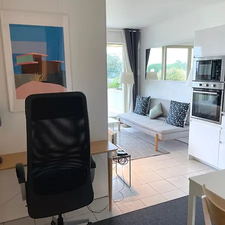 ღ La Corniche • Grand Studio, Piscine & Parking